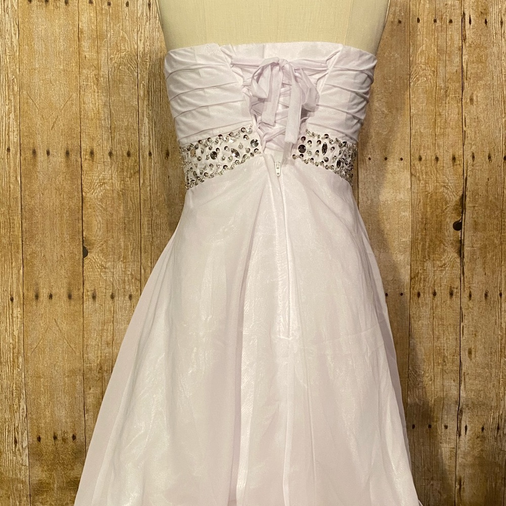NEW Jaeden White Formal Dress - Picture 3 of 8
